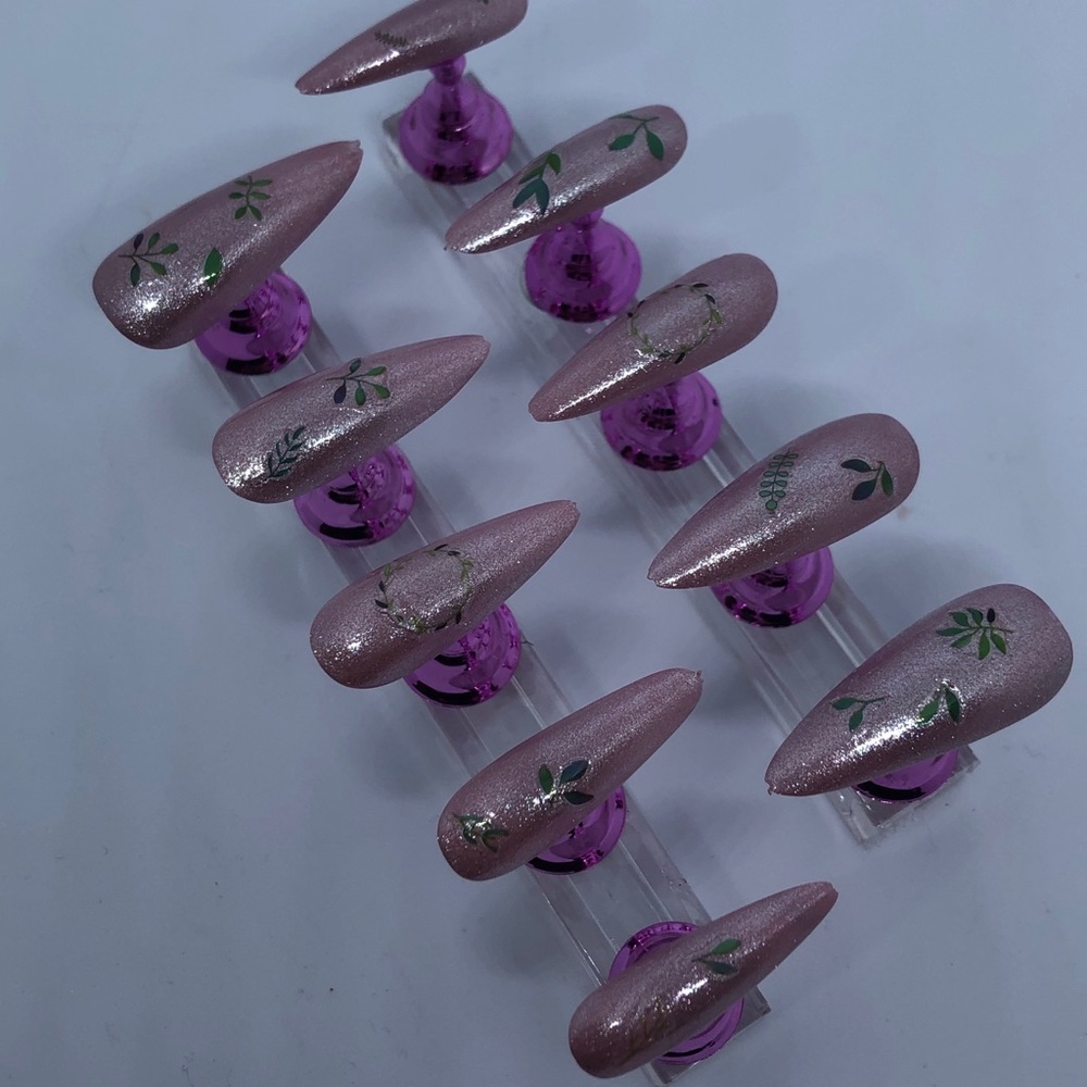 1 Set of Press-On Nails